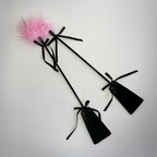 74 - Fusta Plumón – Doble Estímulo con Plumas y Cuerina