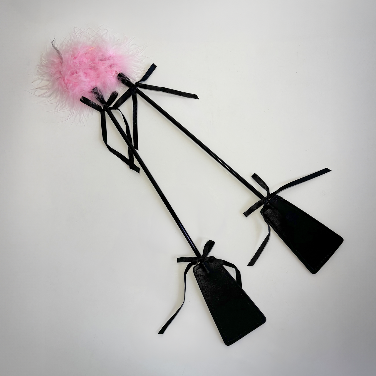 74 - Fusta Plumón – Doble Estímulo con Plumas y Cuerina